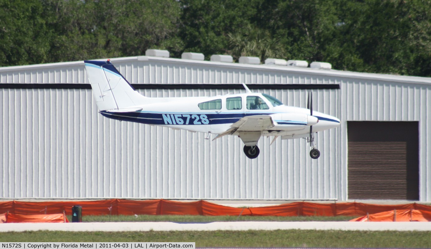 N1572S, 1962 Beech 95-A55 Baron C/N TC-316, Beech 55