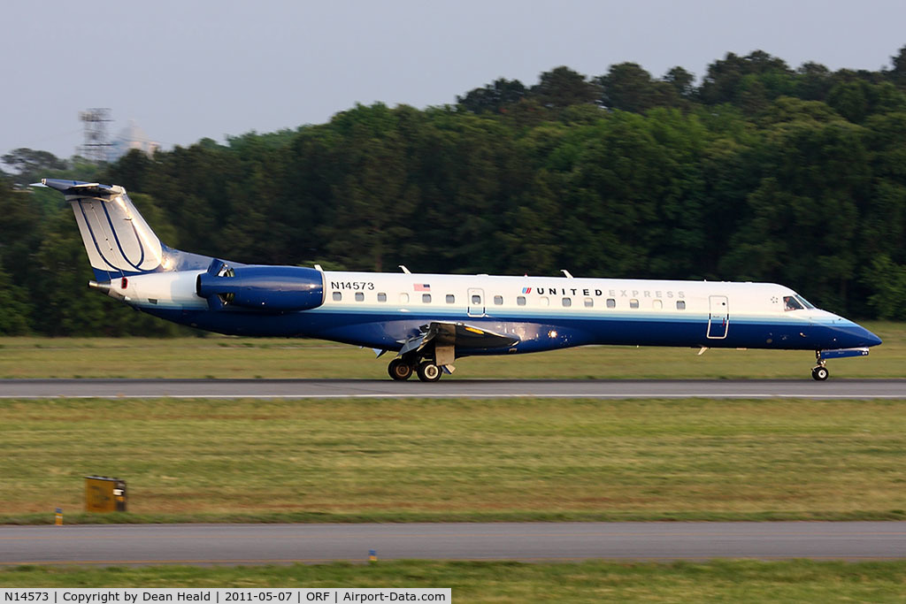 N14573, 2002 Embraer ERJ-145LR (EMB-145LR) C/N 145638, United Express (ExpressJet Airlines) N14573 (FLT BTA2722) from Cleveland-Hopkins Intl (KCLE) rolling out on RWY 23 after landing.