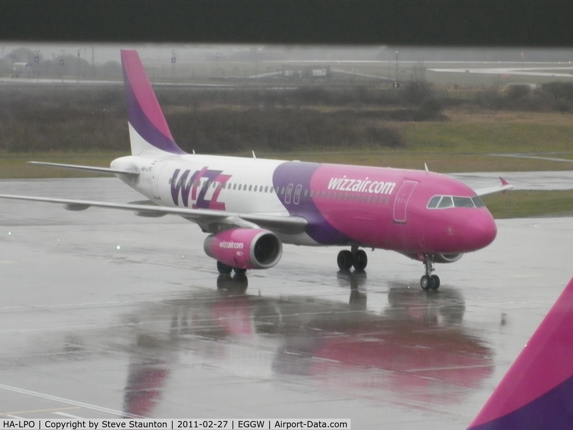 HA-LPO, 2008 Airbus A320-232 C/N 3384, Taken on a wet February morning at Luton whilst waiting to fly to Cyprus