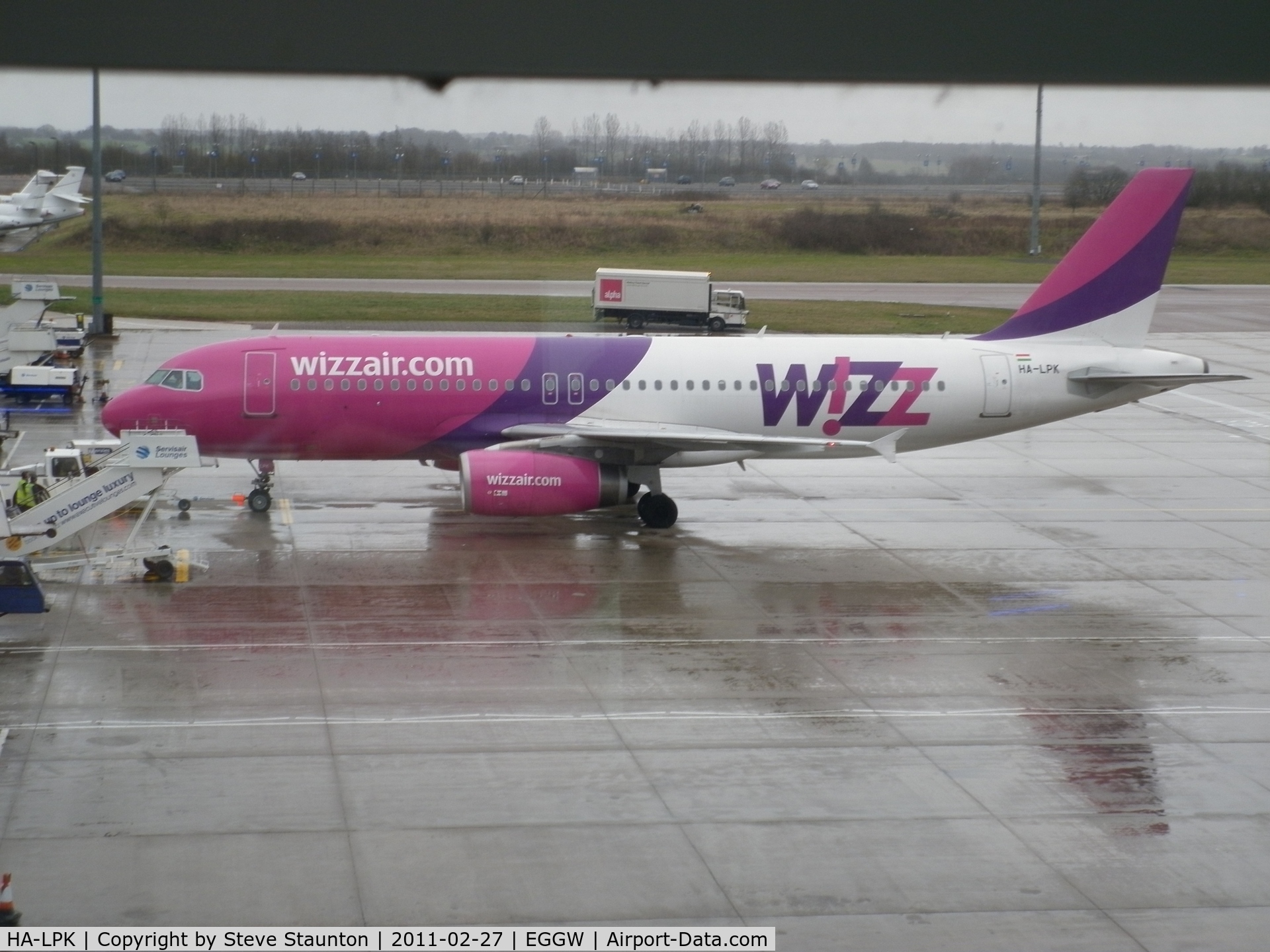 HA-LPK, 2007 Airbus A320-232 C/N 3143, Taken on a wet February morning at Luton whilst waiting to fly to Cyprus