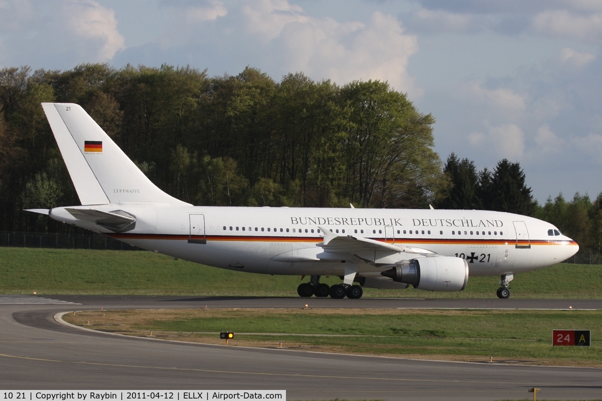 10 21, 1989 Airbus A310-304 C/N 498, Big bird for a short trip Berlin-LUX