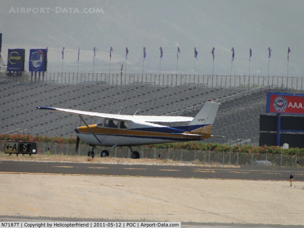 N7187T, 1959 Cessna 172A C/N 46787, Holding short of runway 26L for landing aircraft