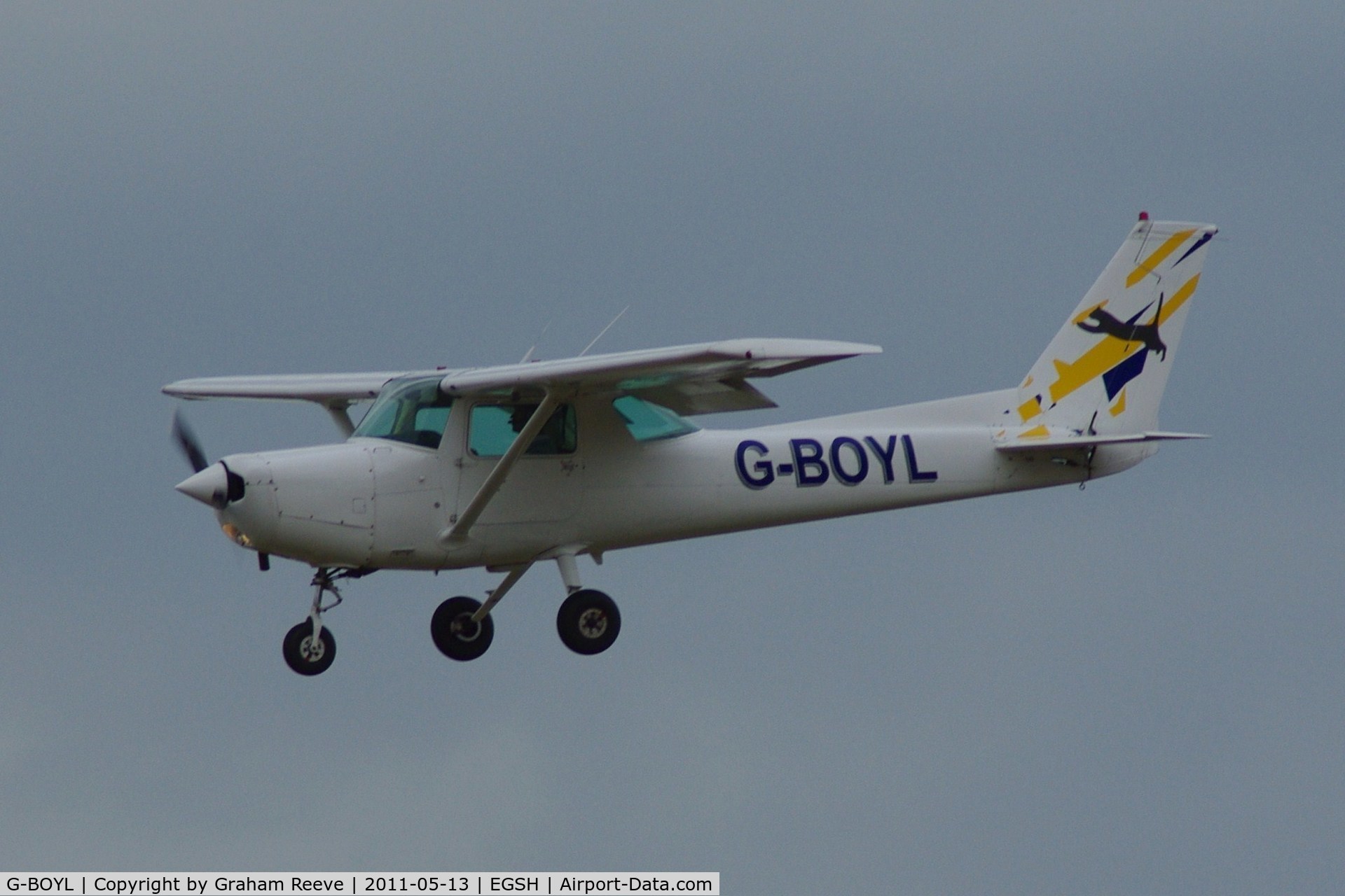 G-BOYL, 1980 Cessna 152 C/N 152-84379, On finals.
