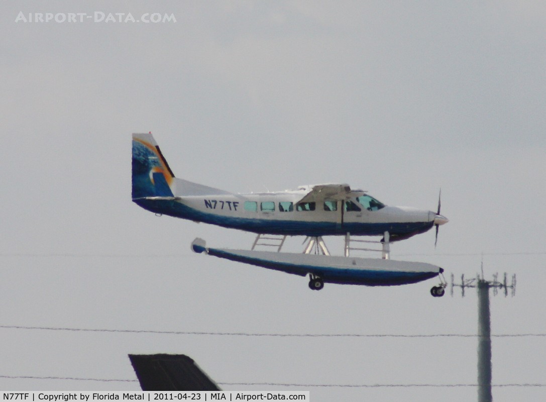 N77TF, 2004 Cessna 208 C/N 20800382, Cessna 208 on floats