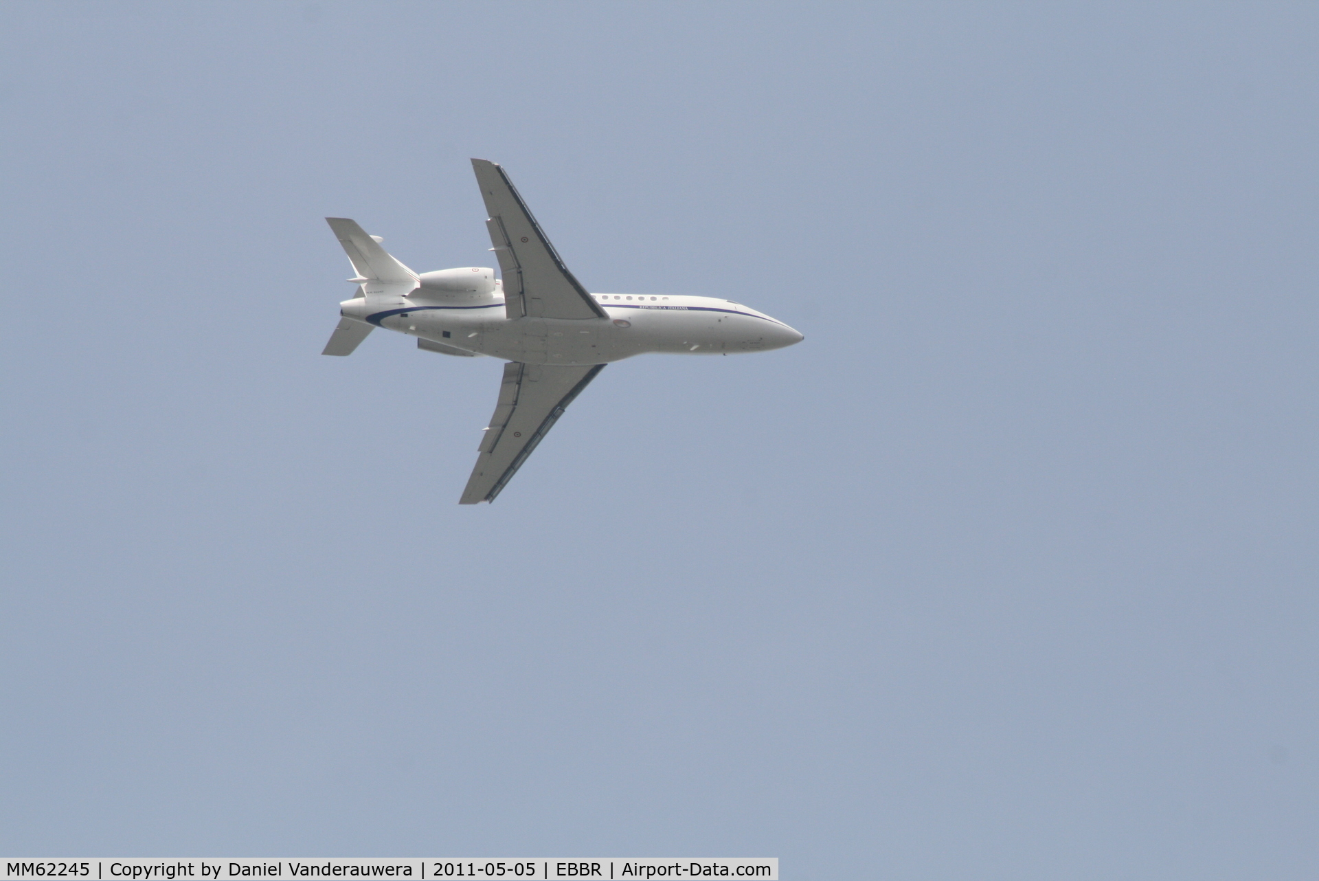 MM62245, 2005 Dassault Falcon 900EX C/N 156, On approach to RWY 07L/R