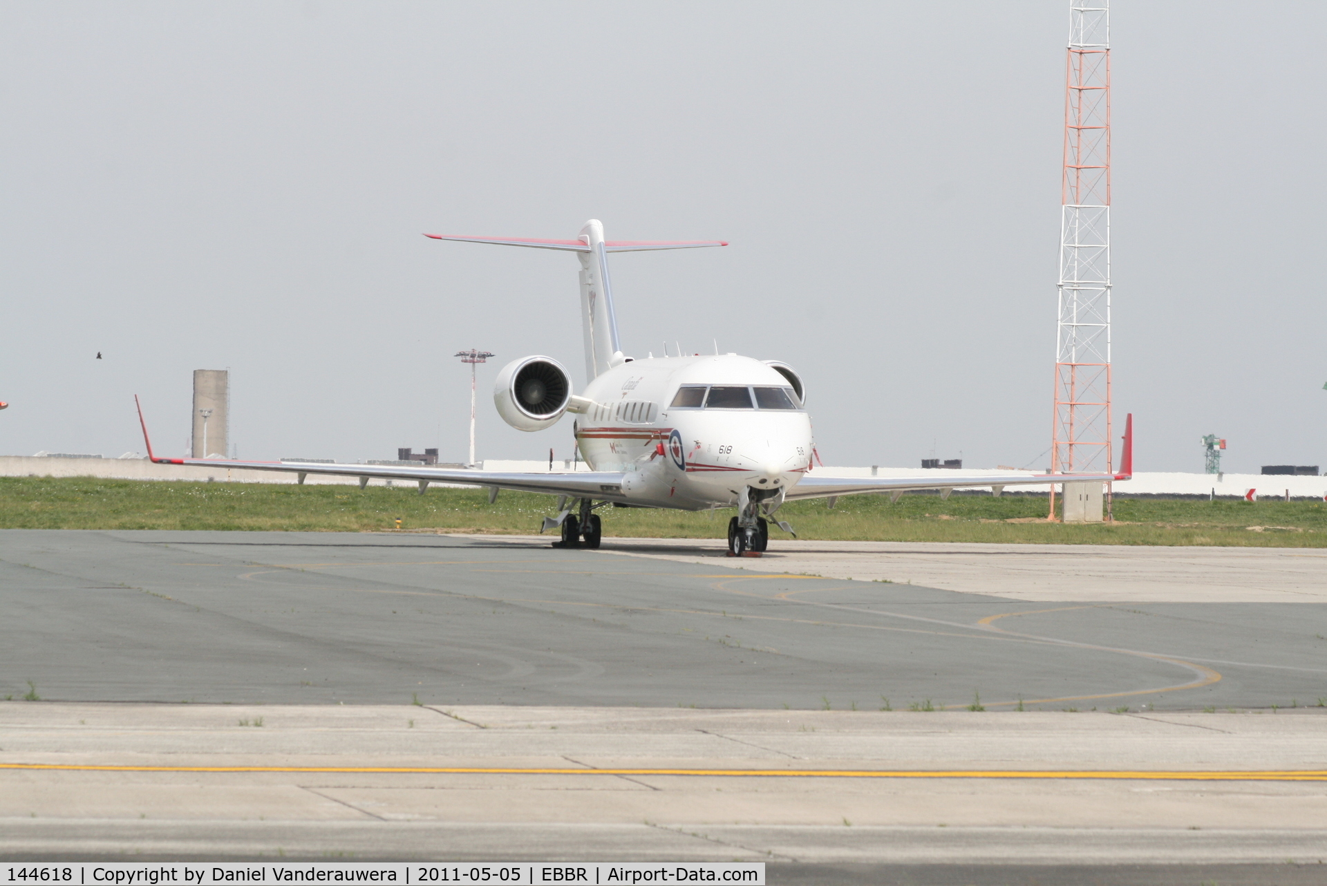 144618, 2002 Bombardier Challenger 604 (CL-600-2B16) C/N 5535, On apron