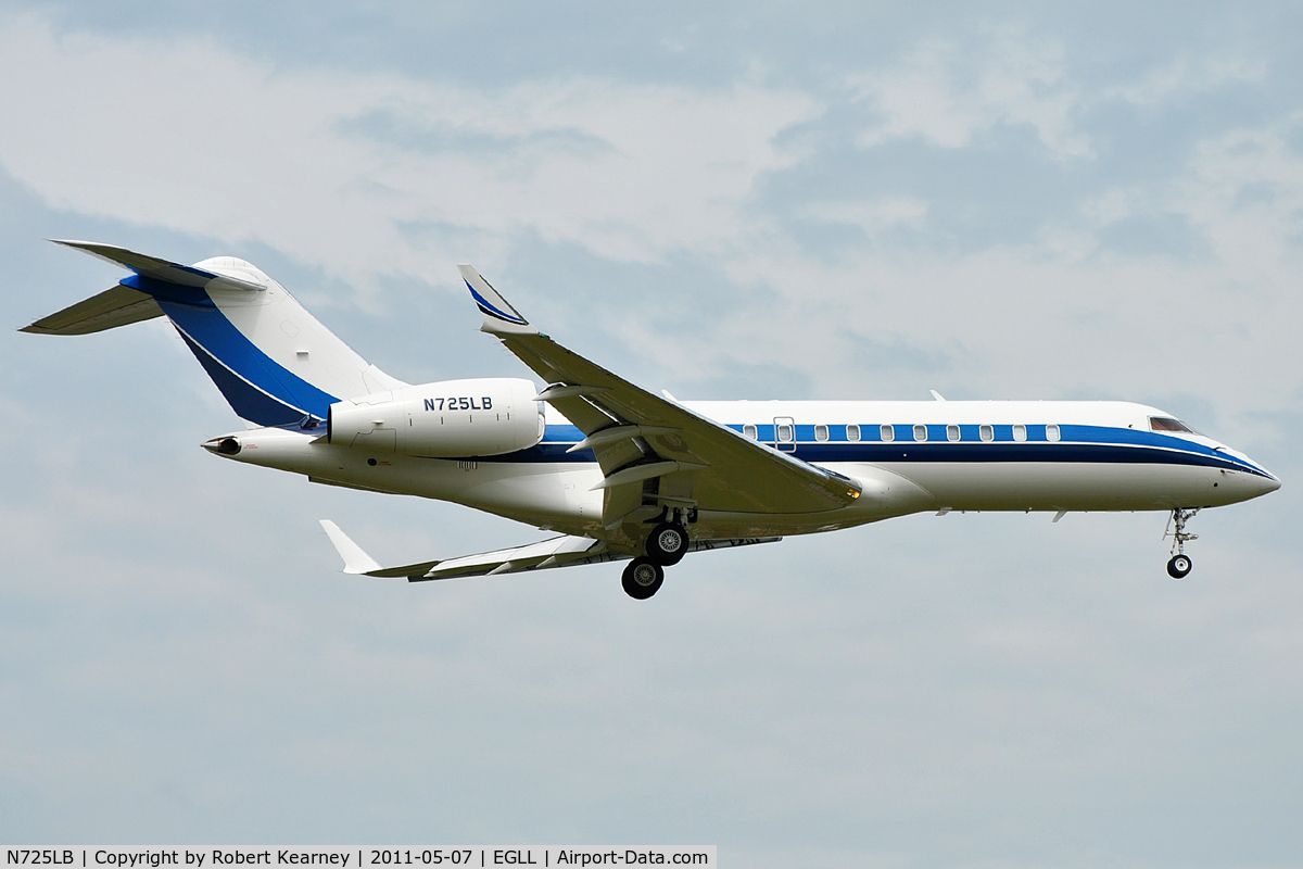 N725LB, 2003 Bombardier BD-700-1A10 Global Express C/N 9129, On short finals for r/w 9L