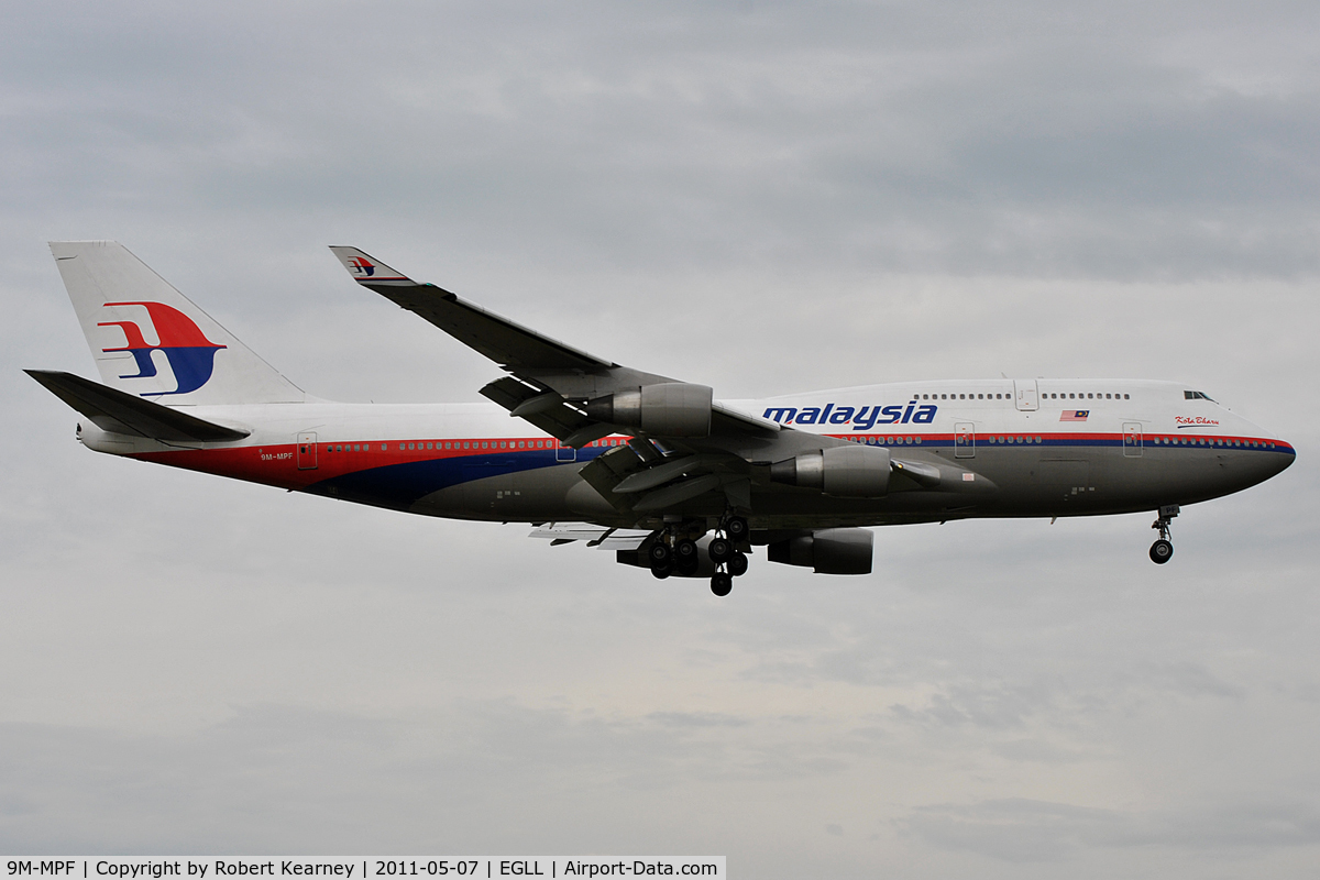 9M-MPF, 1994 Boeing 747-4H6 C/N 27043, On short finals for r/w 9L