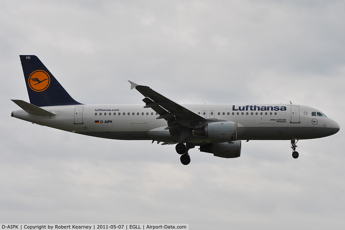 D-AIPK, 1989 Airbus A320-211 C/N 0093, On short finals for r/w 9L