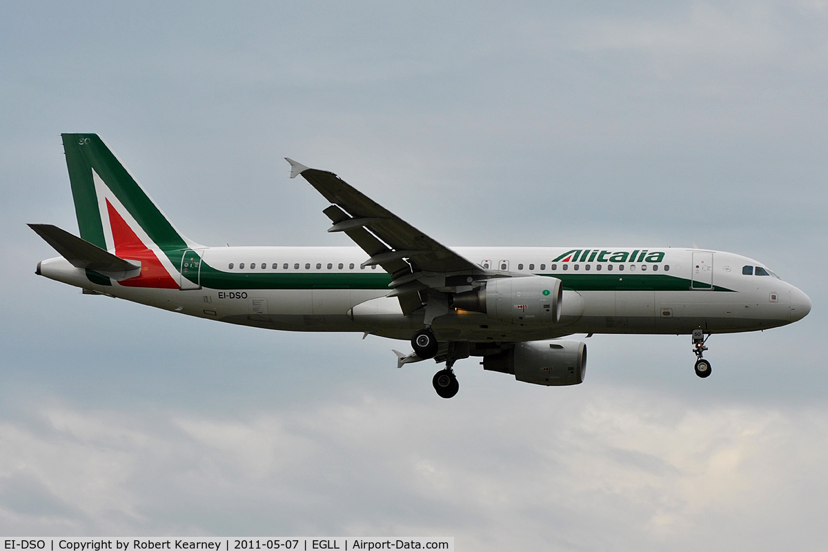 EI-DSO, 2008 Airbus A320-216 C/N 3464, On short finals for r/w 9L