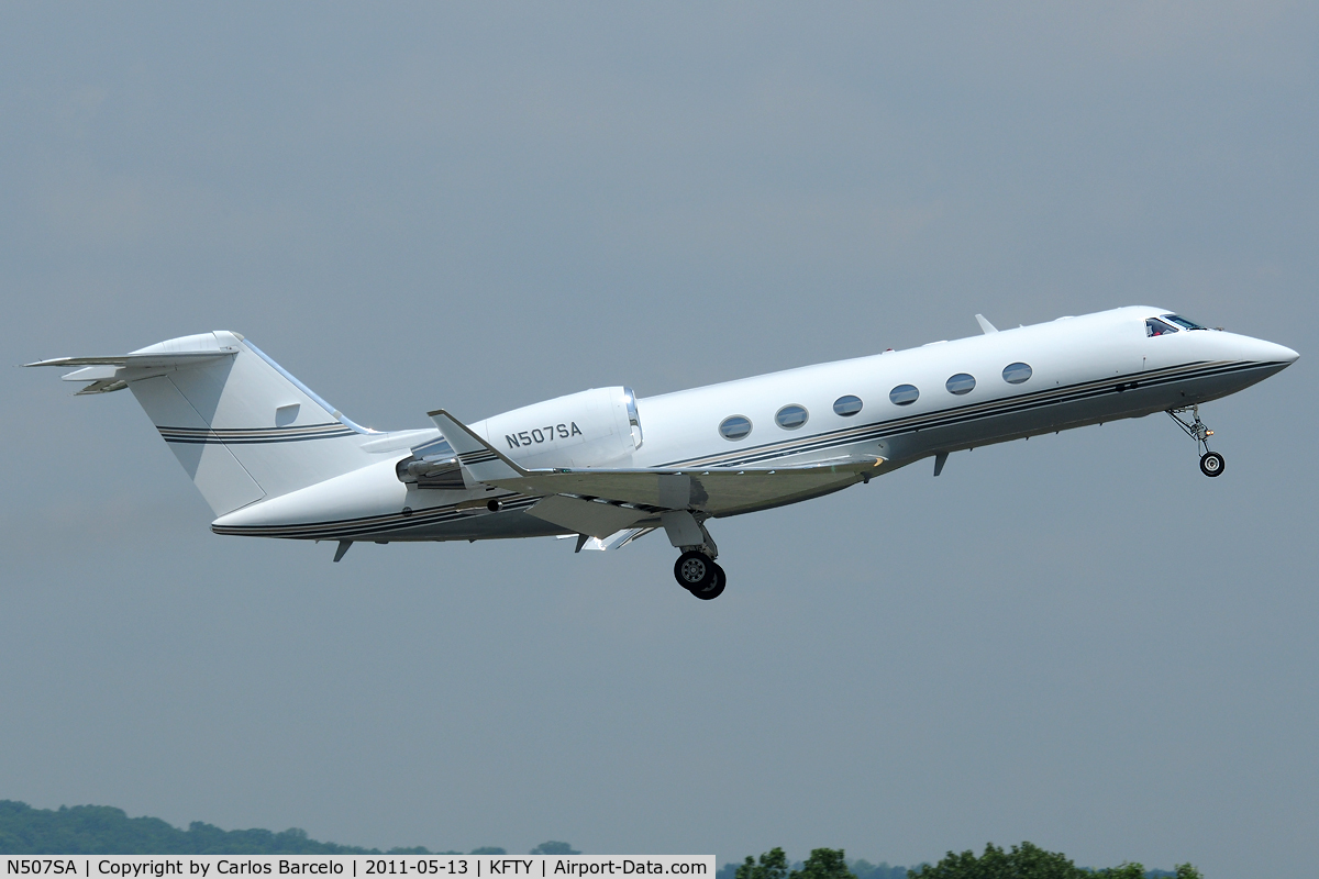 N507SA, 2001 Gulfstream Aerospace G-IV C/N 1456, RWY 08 departure.