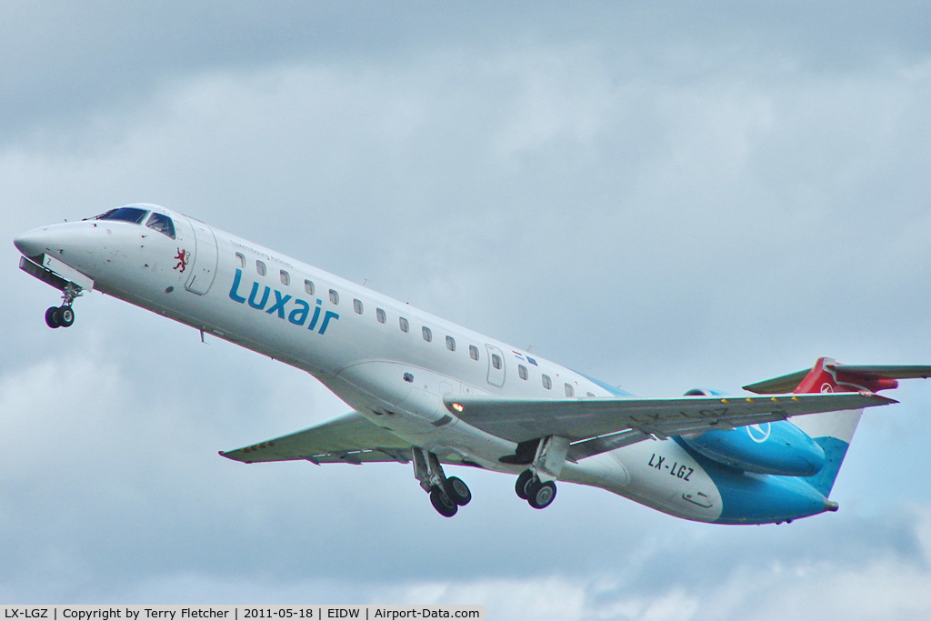 LX-LGZ, 2000 Embraer EMB-145LU (ERJ-145LU) C/N 145258, Luxair EMB145 lifts away from Dublin
