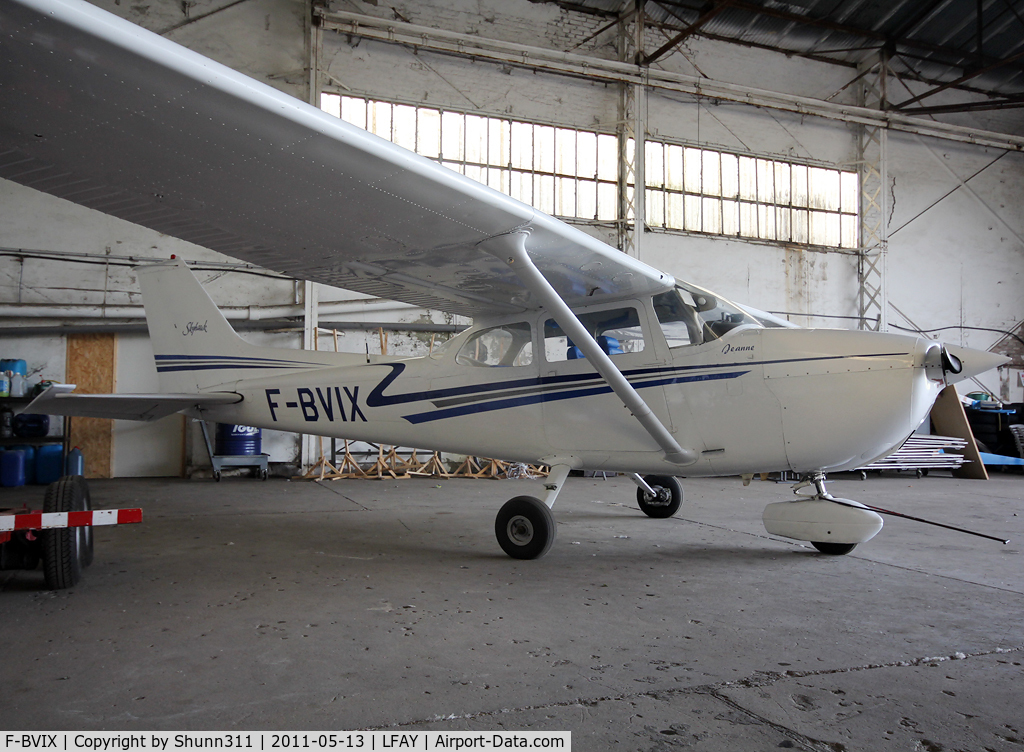 F-BVIX, Reims F172M Skyhawk Skyhawk C/N 1239, Hangared...