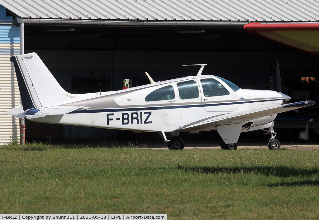 F-BRIZ, Beech E33A Bonanza Bonanza C/N CE-271, Parked...
