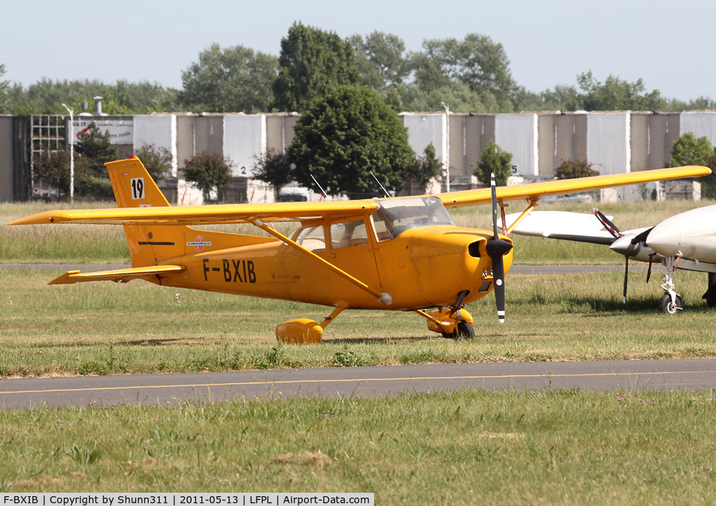 F-BXIB, Reims F172M Skyhawk Skyhawk C/N 1307, Parked... Additional '19' number on tail...