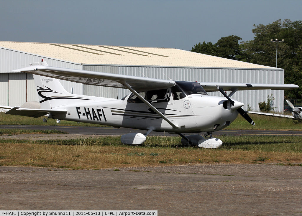 F-HAFI, 2002 Cessna 172S C/N 172S9022, Parked...
