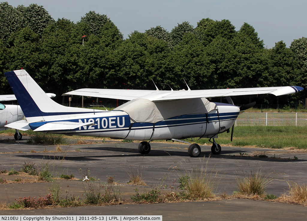 N210EU, Cessna T210L Turbo Centurion C/N 21061152, Parked...
