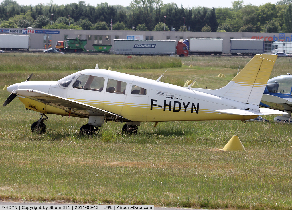 F-HDYN, 1986 Piper PA-28-181 C/N 28-8690048, Parked...