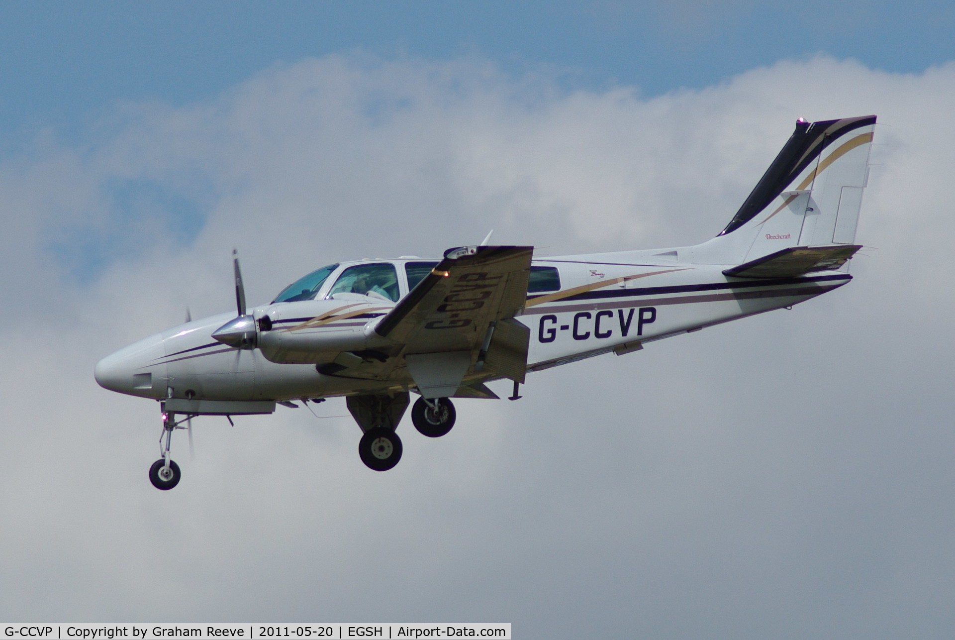 G-CCVP, 2000 Raytheon Aircraft Company 58 C/N TH-1948, About to land.