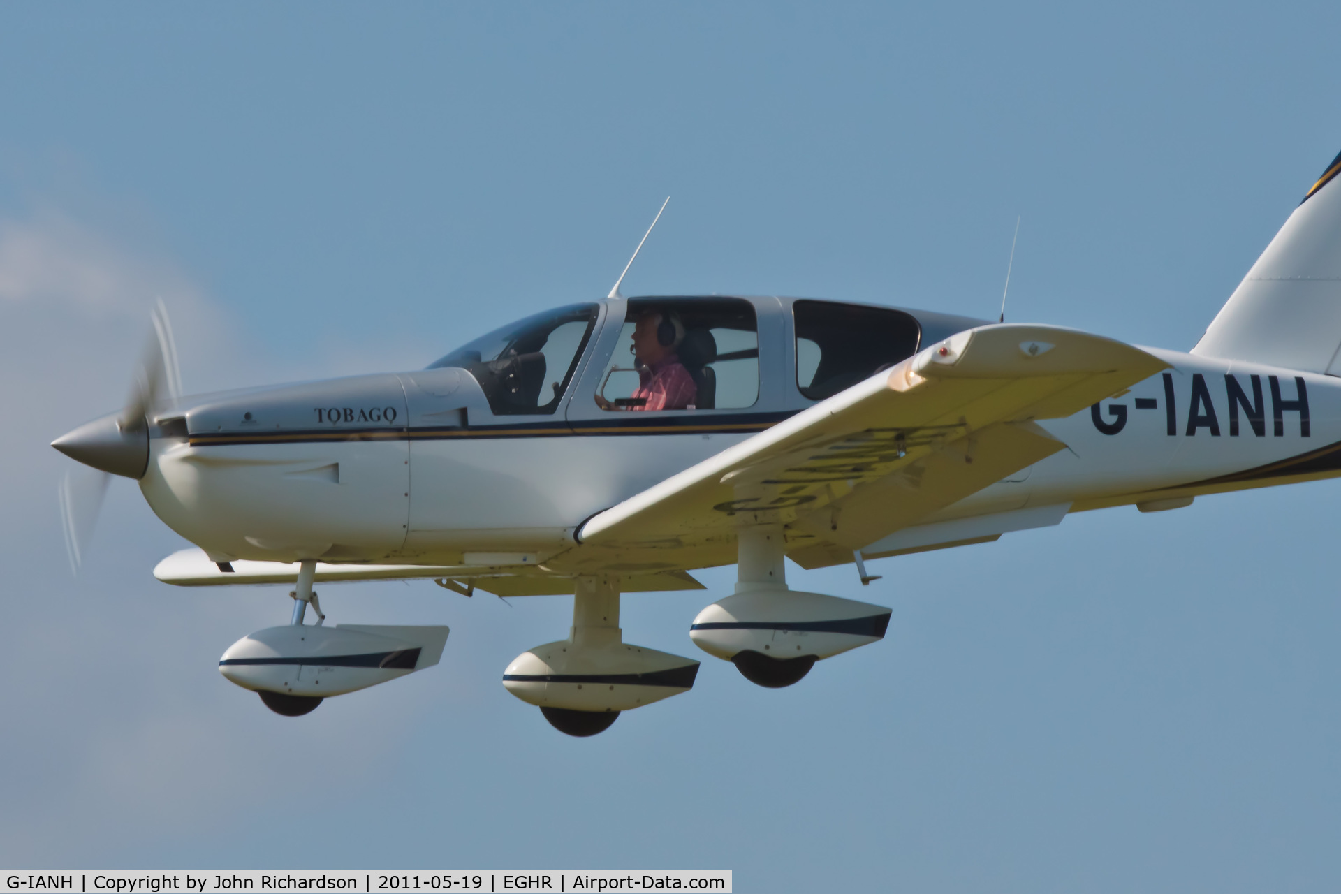 G-IANH, 2000 Socata TB-10 Tobago C/N 1843, Finals for runway 24