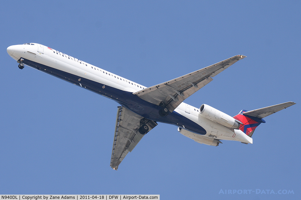 N940DL, 1989 McDonnell Douglas MD-88 C/N 49813, Delta Airlines on final approach at DFW Airport, TX