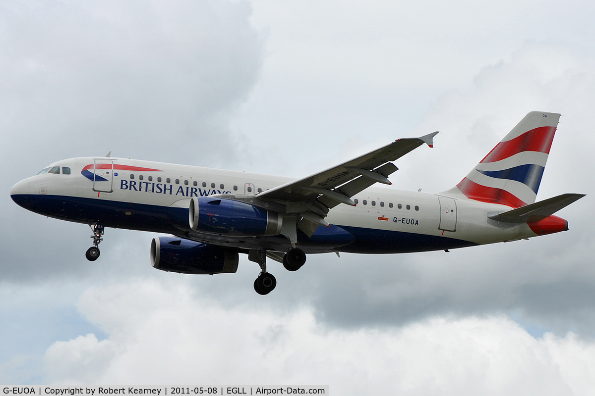 G-EUOA, 2001 Airbus A319-131 C/N 1513, On approach to r/w 27L