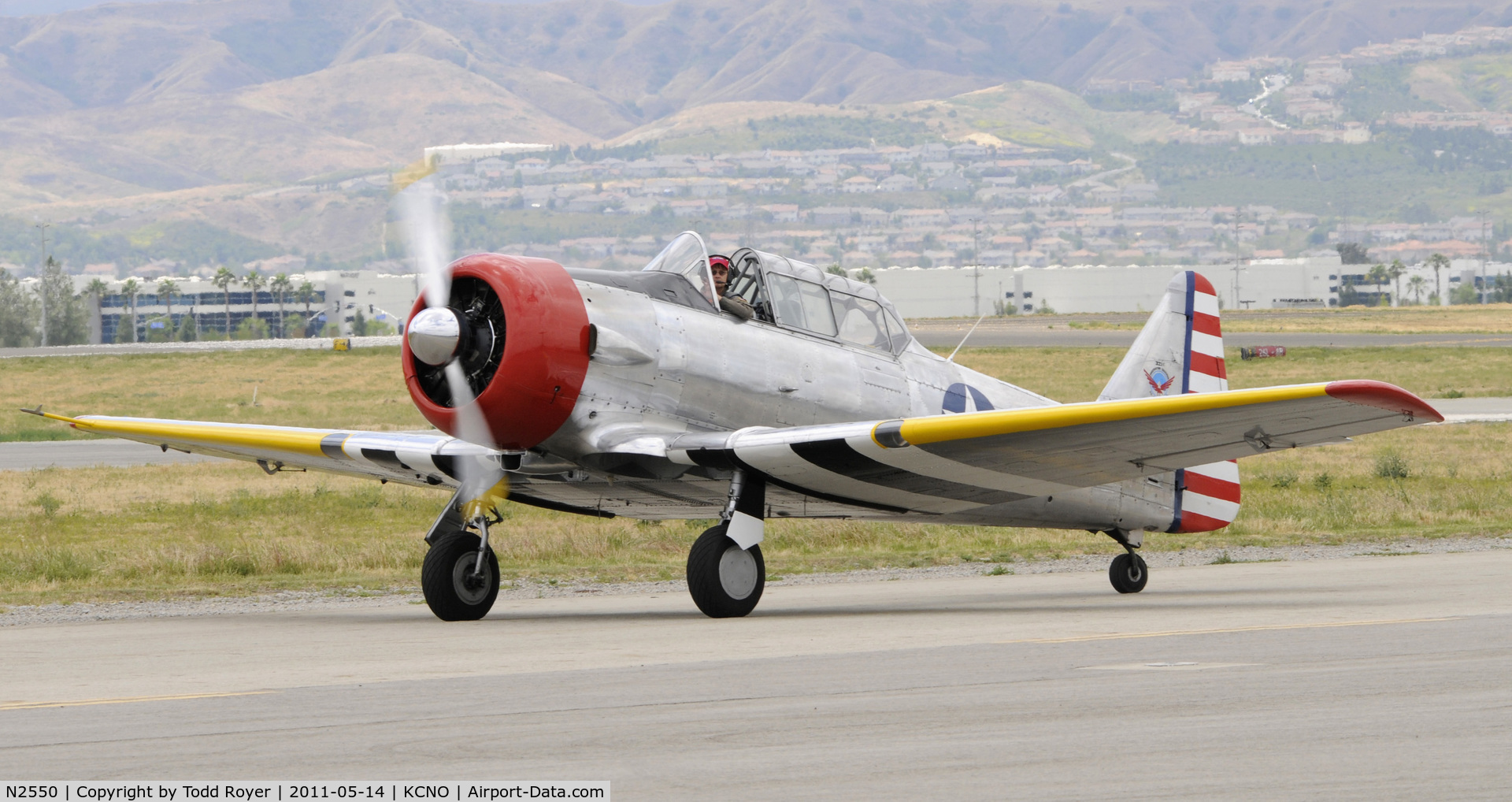 N2550, 1985 North American SNJ-5 Texan C/N 43683, Taxiing at Chino