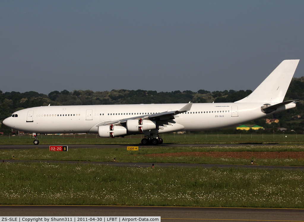 ZS-SLE, 1993 Airbus A340-211 C/N 021, Landing rwy 20 for storage... All white, no titles...