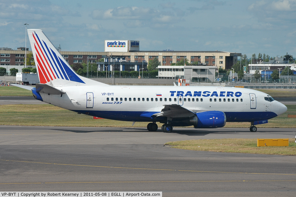 VP-BYT, 1998 Boeing 737-524 C/N 28928, Taxiing to stand