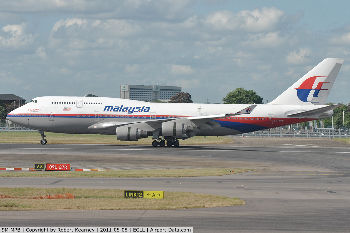 9M-MPB, 1993 Boeing 747-4H6 C/N 25699/965, Applying reverse thrust on r/w 27R