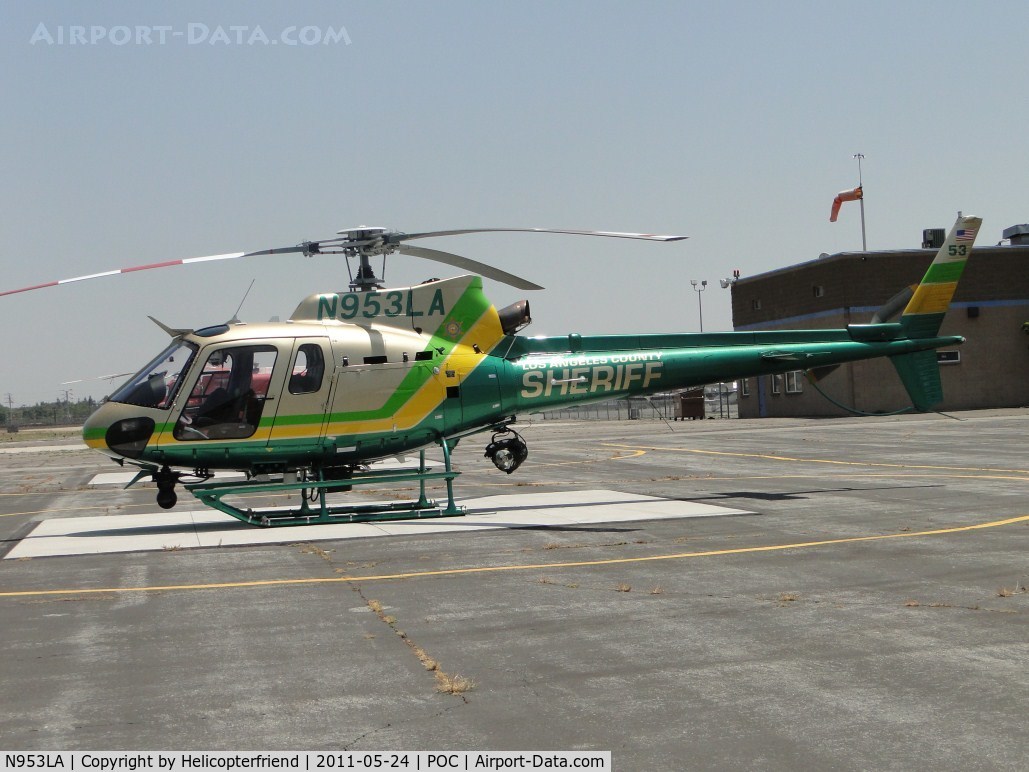N953LA, Eurocopter AS-350B-2 Ecureuil Ecureuil C/N 4990, Firing up to leave on a call