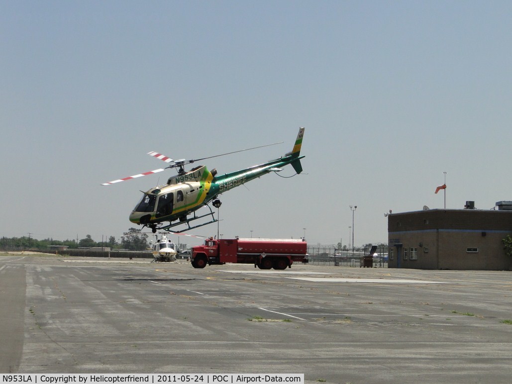 N953LA, Eurocopter AS-350B-2 Ecureuil Ecureuil C/N 4990, Lifting off from helipad enroute to taxiway Sierra