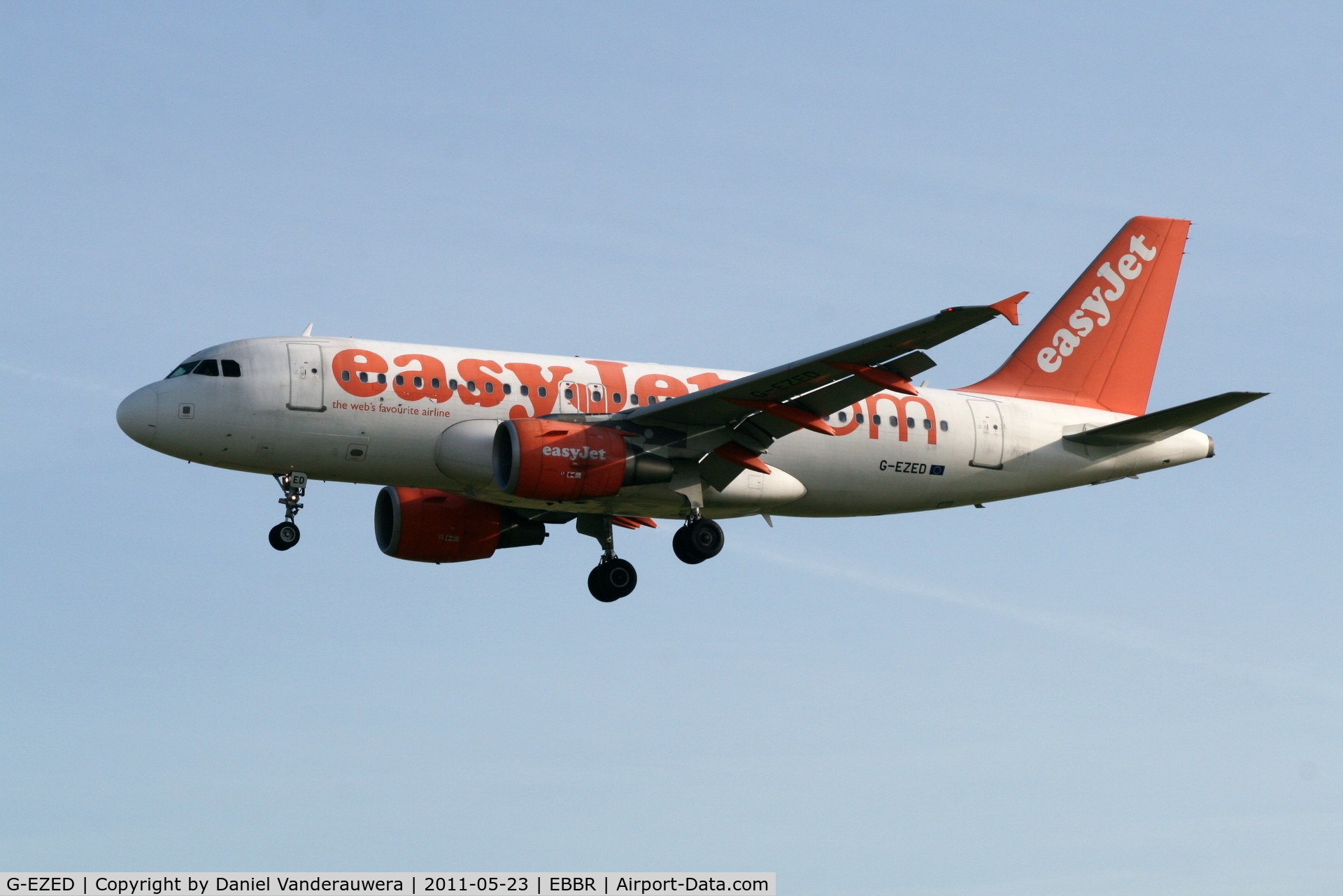 G-EZED, 2004 Airbus A319-111 C/N 2170, Arrival of flight EZY2795 to RWY 25L