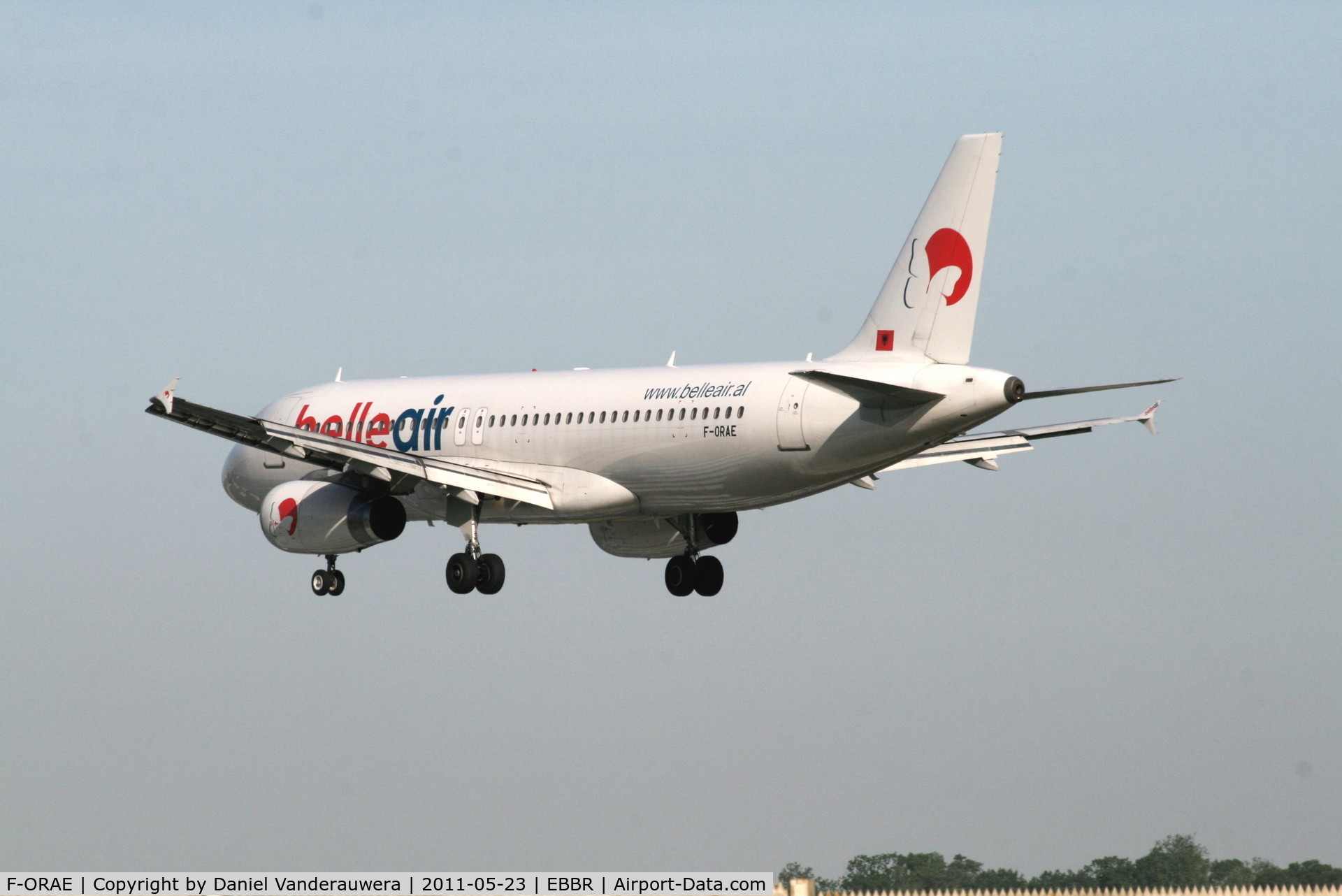 F-ORAE, 1995 Airbus A320-233 C/N 561, Flight LZ797 is descending to RWY 25L