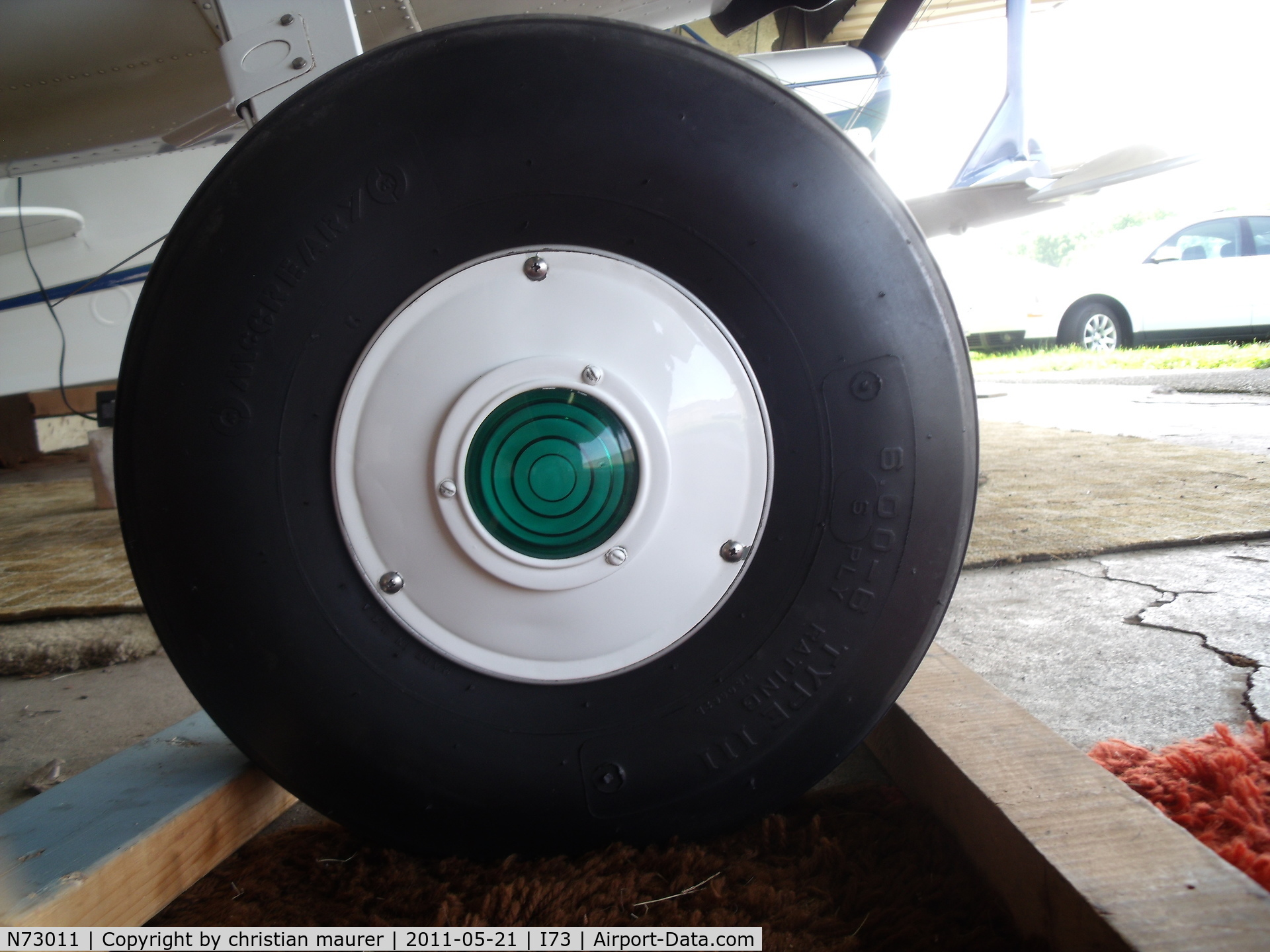 N73011, 1946 Cessna 140 C/N 10216, the tire of a c140