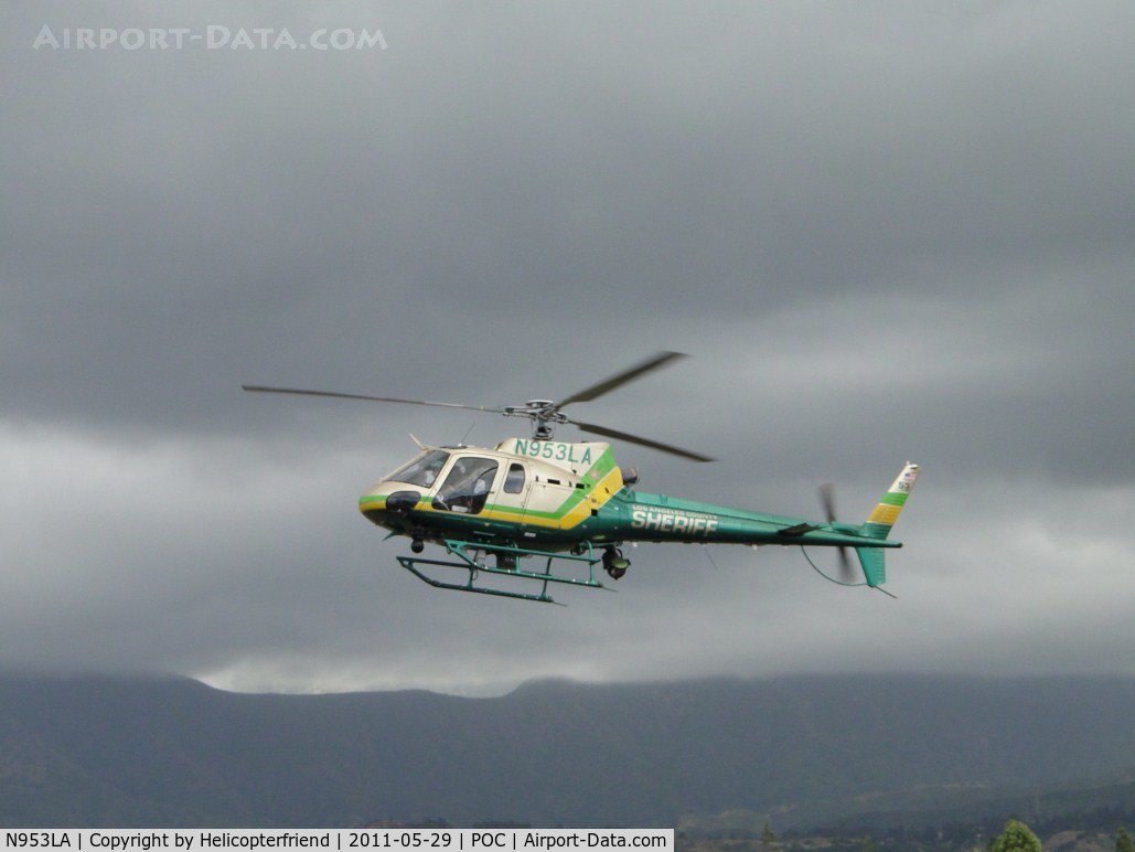 N953LA, Eurocopter AS-350B-2 Ecureuil Ecureuil C/N 4990, Flaring out to slow down and turn south into LA County helipad area