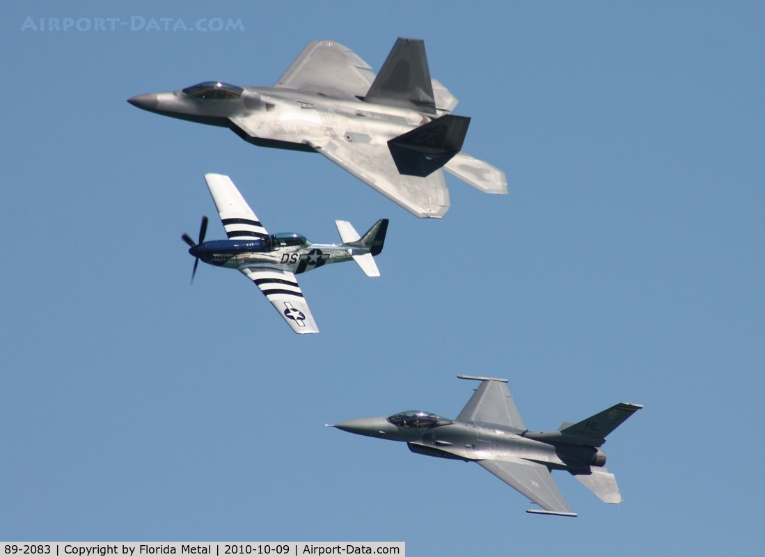 89-2083, General Dynamics F-16C Fighting Falcon C/N 1C-236, F-16 with F-22 and P-51 over Daytona