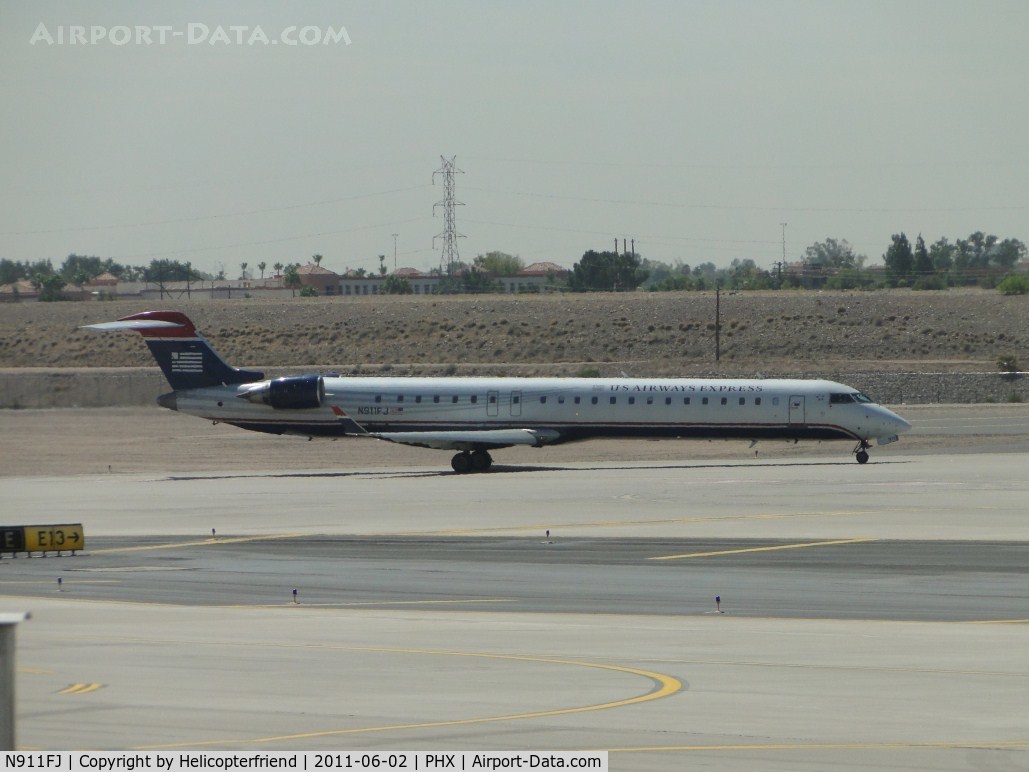 N911FJ, 2003 Bombardier CRJ-900ER (CL-600-2D24) C/N 15011, Taxiing for take off at runway 25R