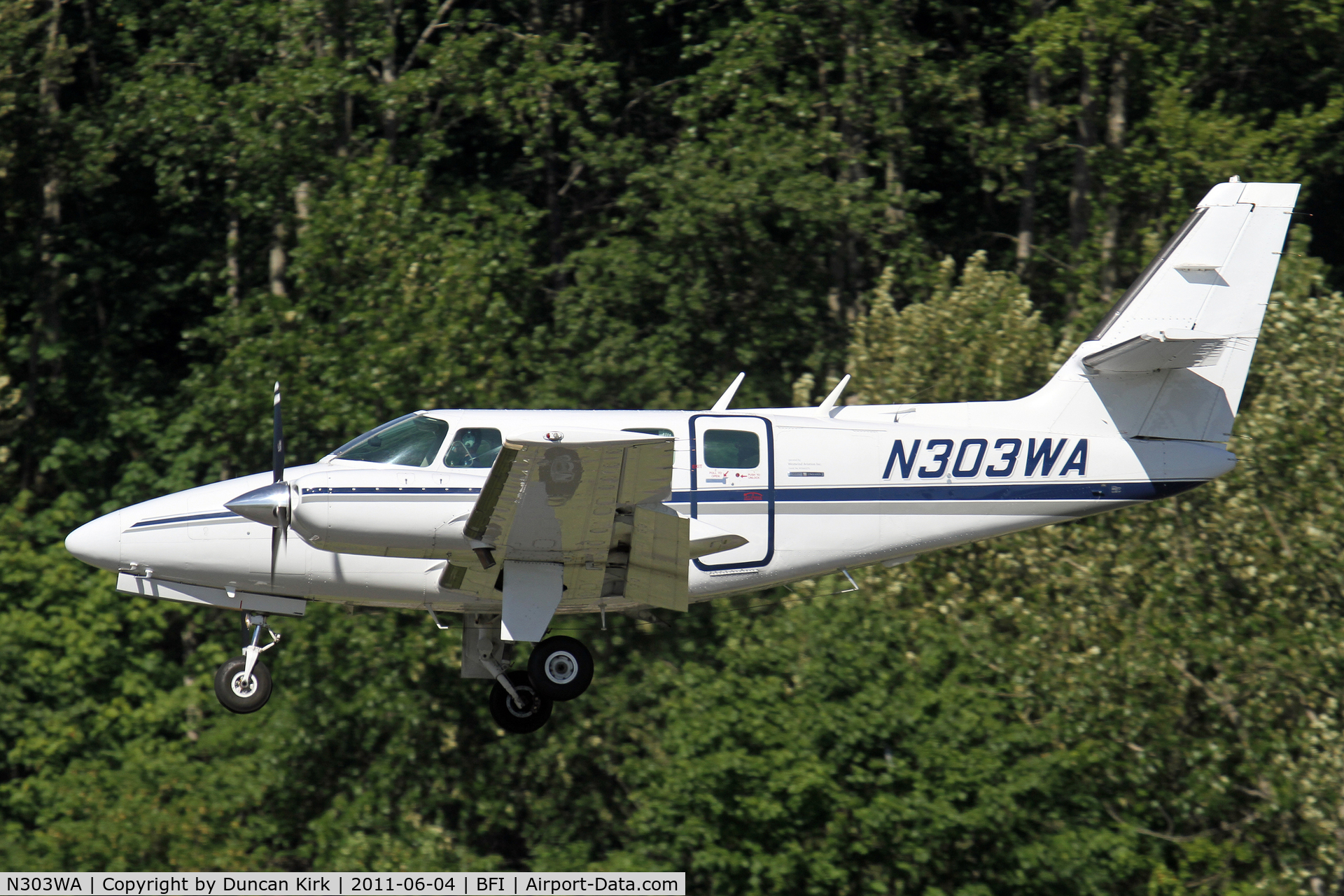 N303WA, Cessna T303 Crusader C/N T30300265, Nice landing shot
