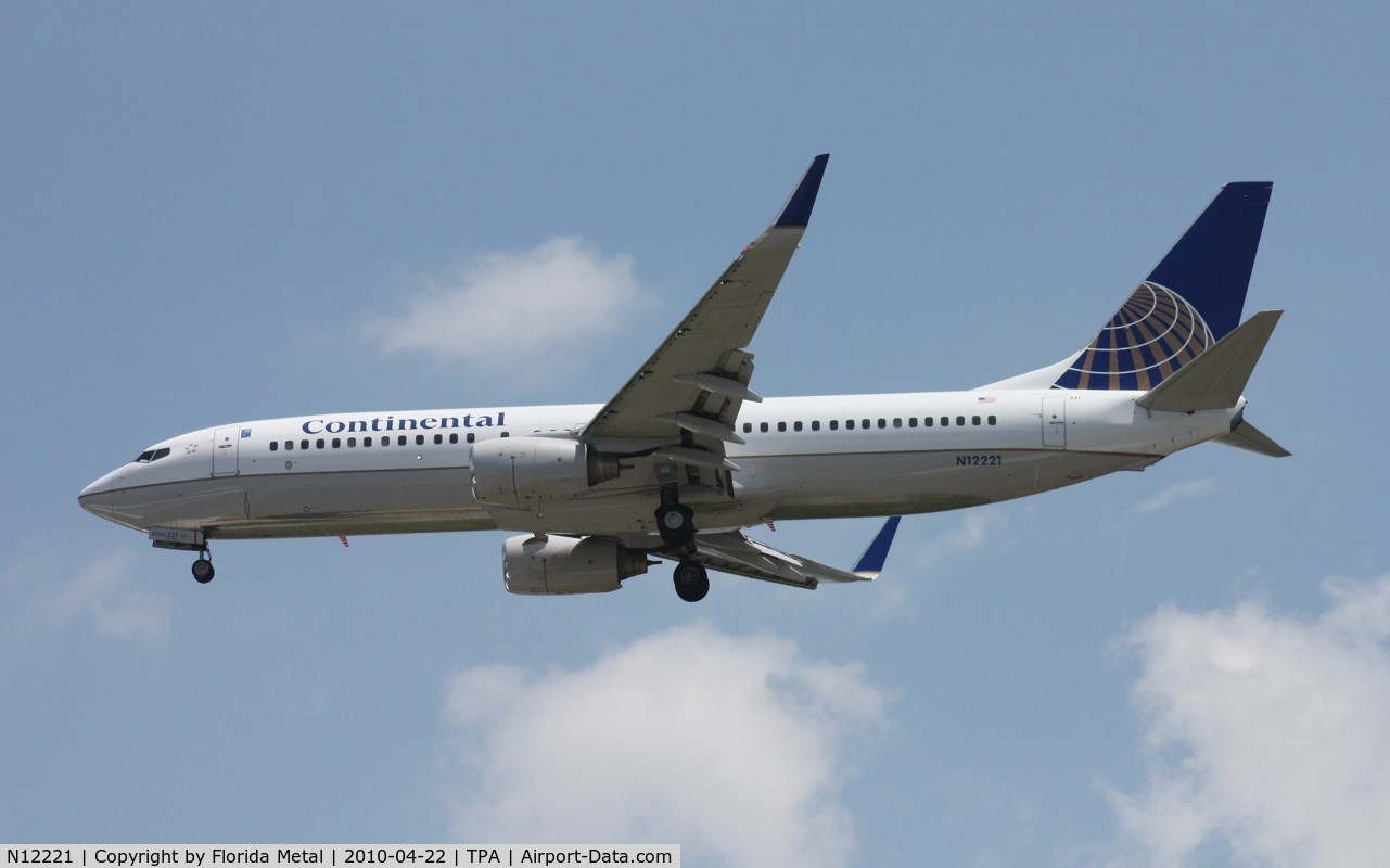 N12221, 1998 Boeing 737-824 C/N 28930, Continental 737