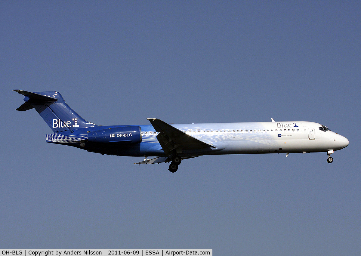 OH-BLG, 2000 Boeing 717-2CM C/N 55059, On final approach for runway 19L.