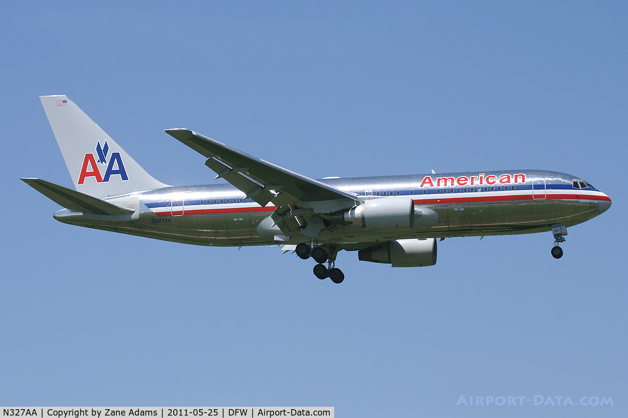 N327AA, 1986 Boeing 767-223 C/N 22327, Landing at DFW Airport.