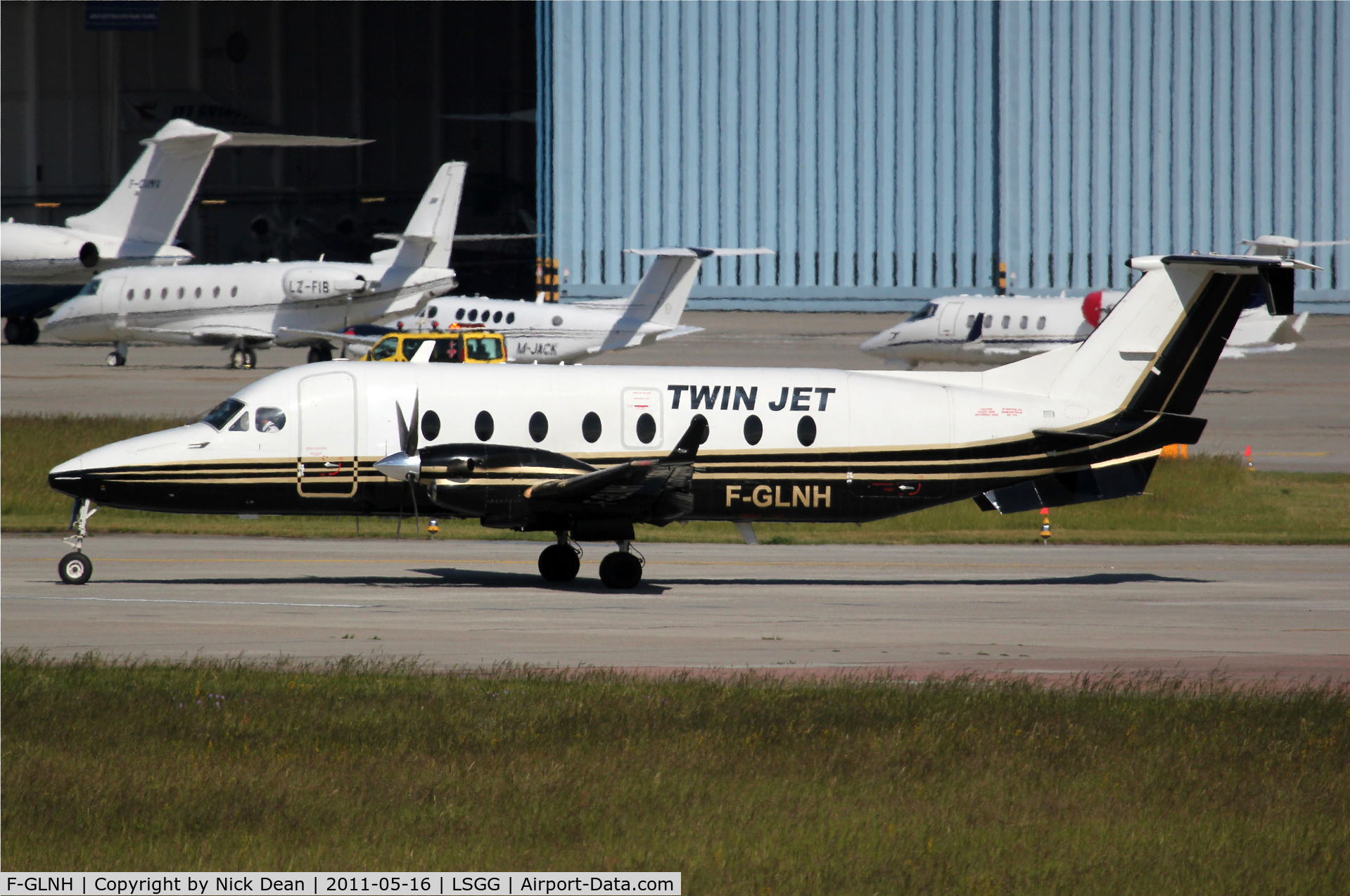 F-GLNH, 1993 Beech 1900D C/N UE-73, LSGG/GVA