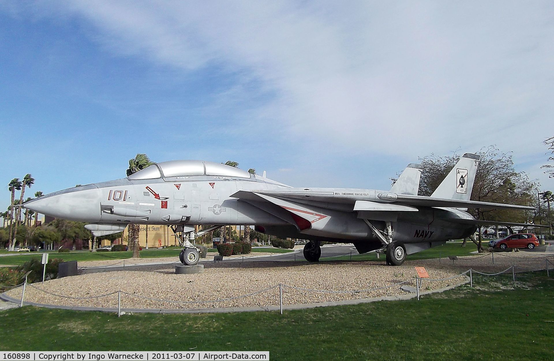 160898, Grumman F-14A Tomcat C/N 327, Grumman F-14A Tomcat at the Palm Springs Air Museum, Palm Springs CA