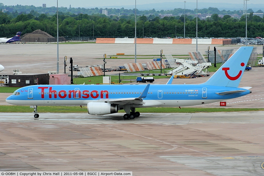 G-OOBH, 1999 Boeing 757-236 C/N 29944, now in Thomson colours