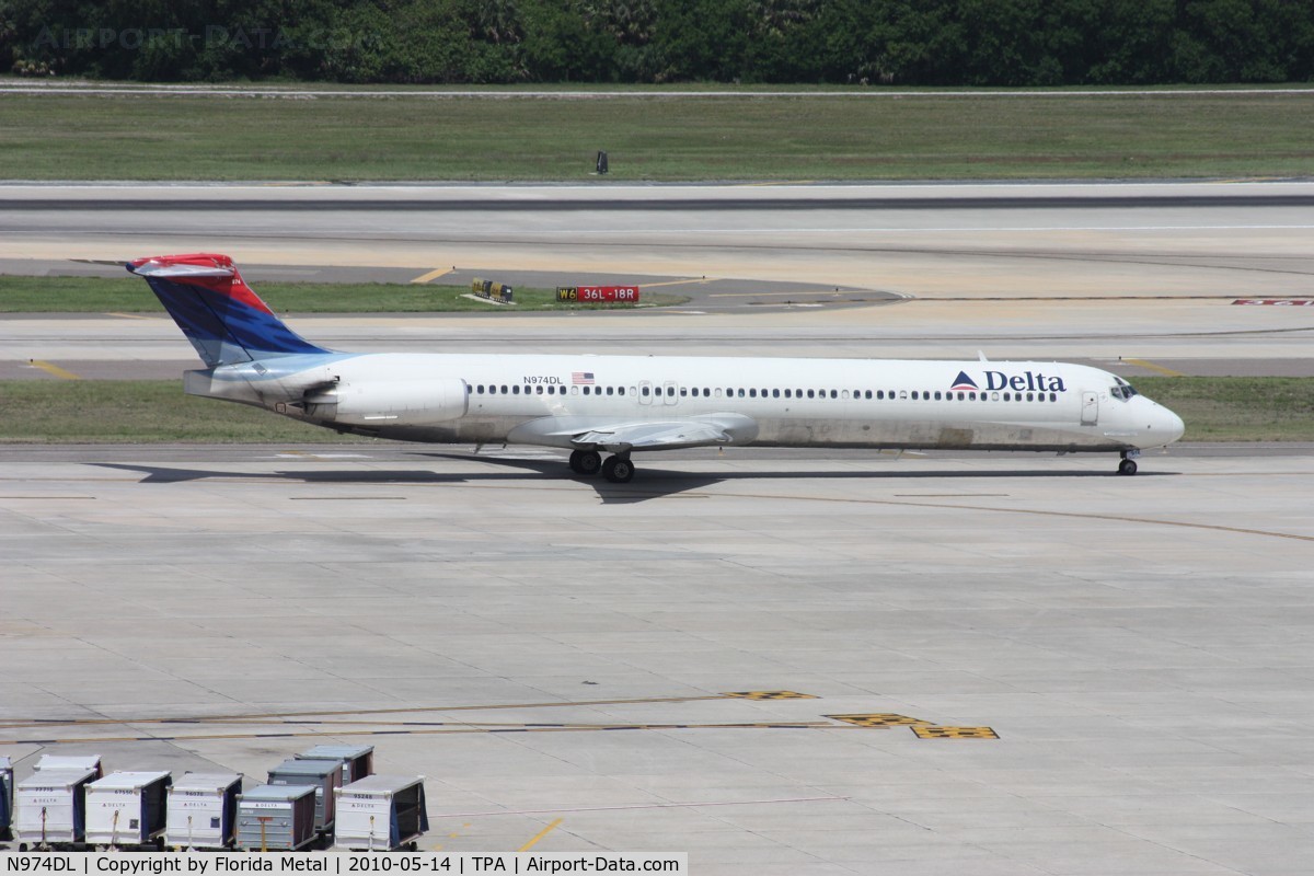 N974DL, 1991 McDonnell Douglas MD-88 C/N 53242, Delta MD88
