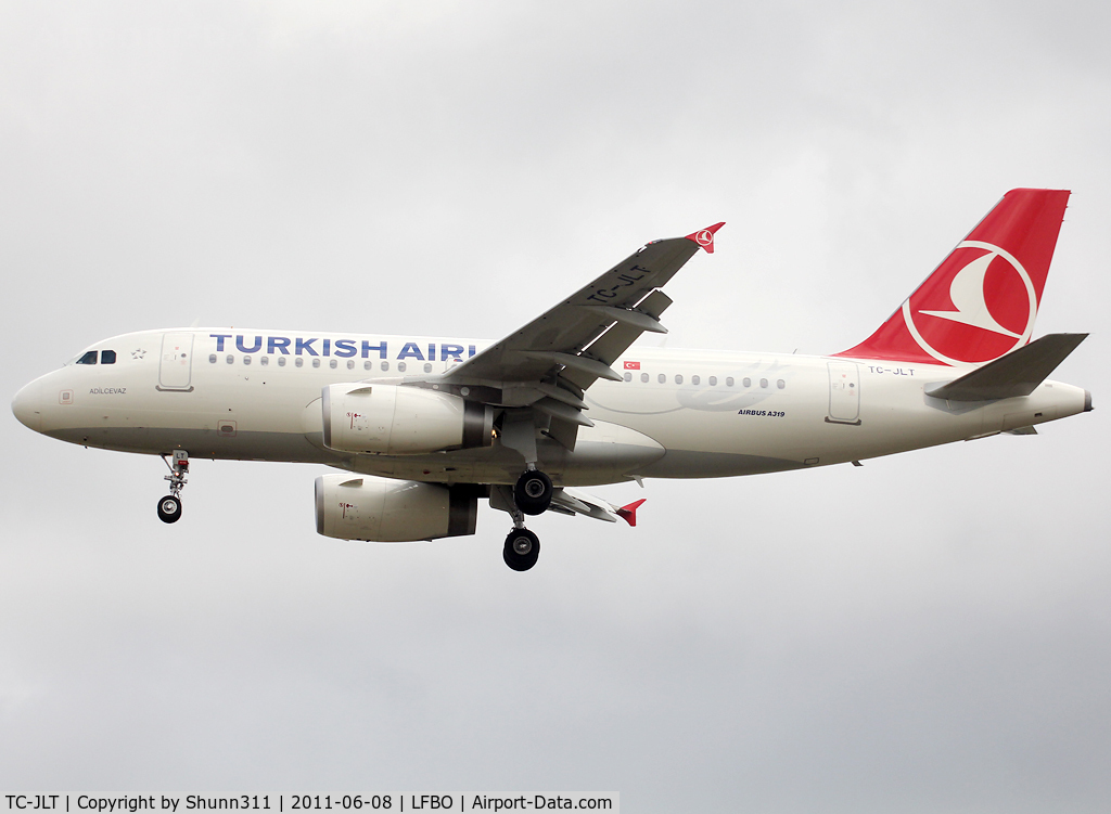 TC-JLT, 2011 Airbus A319-132 C/N 4665, Landing rwy 32L... new c/s