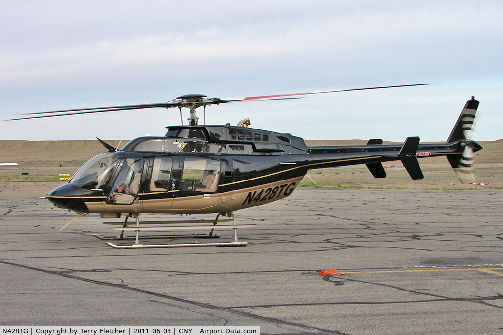 N428TG, Bell 407 C/N 53884, Bell Helicopter Textron Canada 407, c/n: 53884 refuels at Moab