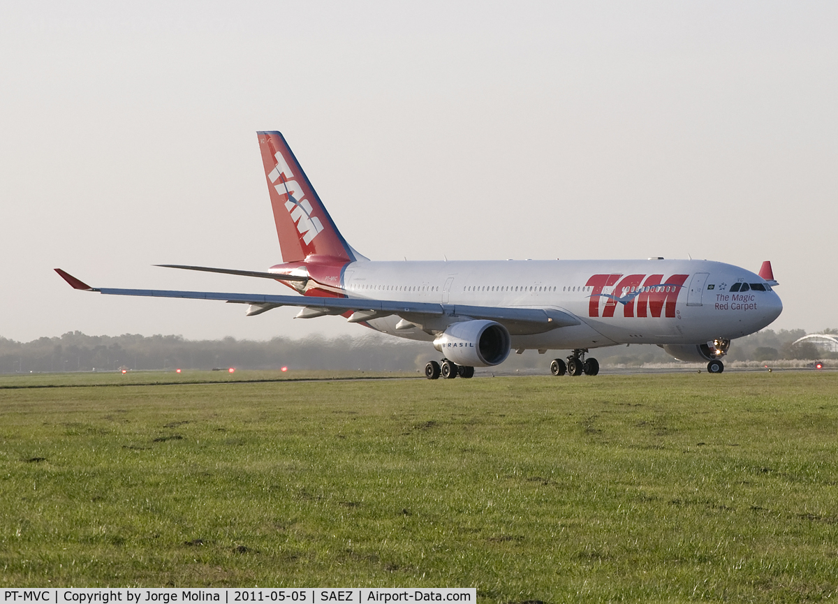 PT-MVC, 1998 Airbus A330-223 C/N 247, Now with new scheme...
