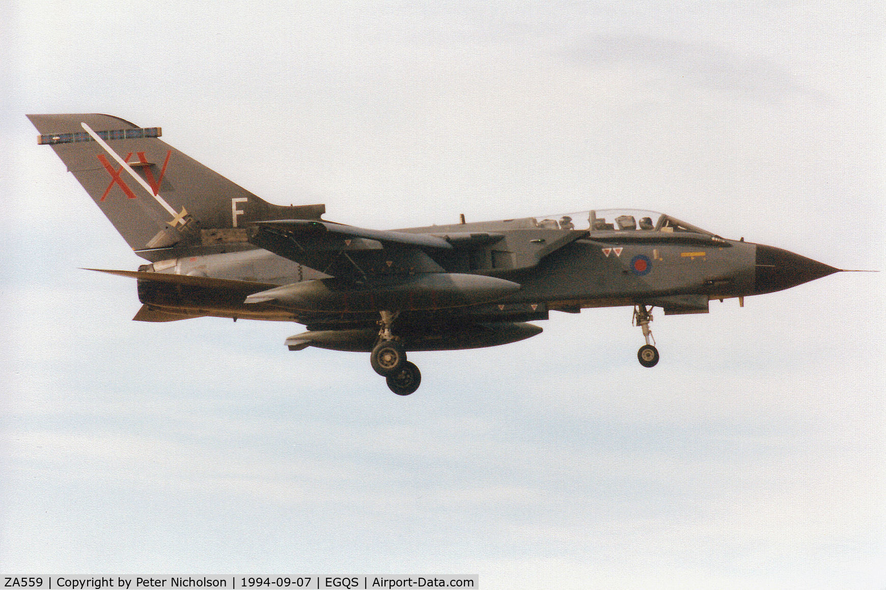 ZA559, 1981 Panavia 081/BS023/3043 C/N 081/BS023/3043, Tornado GR.1, callsign Mitre 3, of 15[Reserve] Squadron landing at RAF Lossiemouth in September 1994.